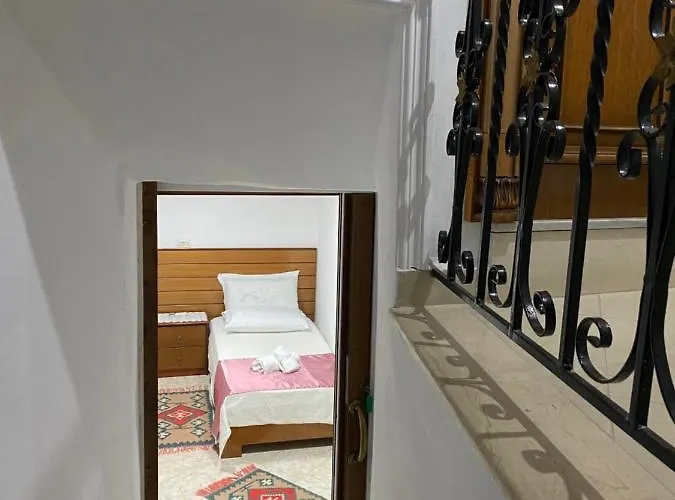 Yuri * Gjirokastra